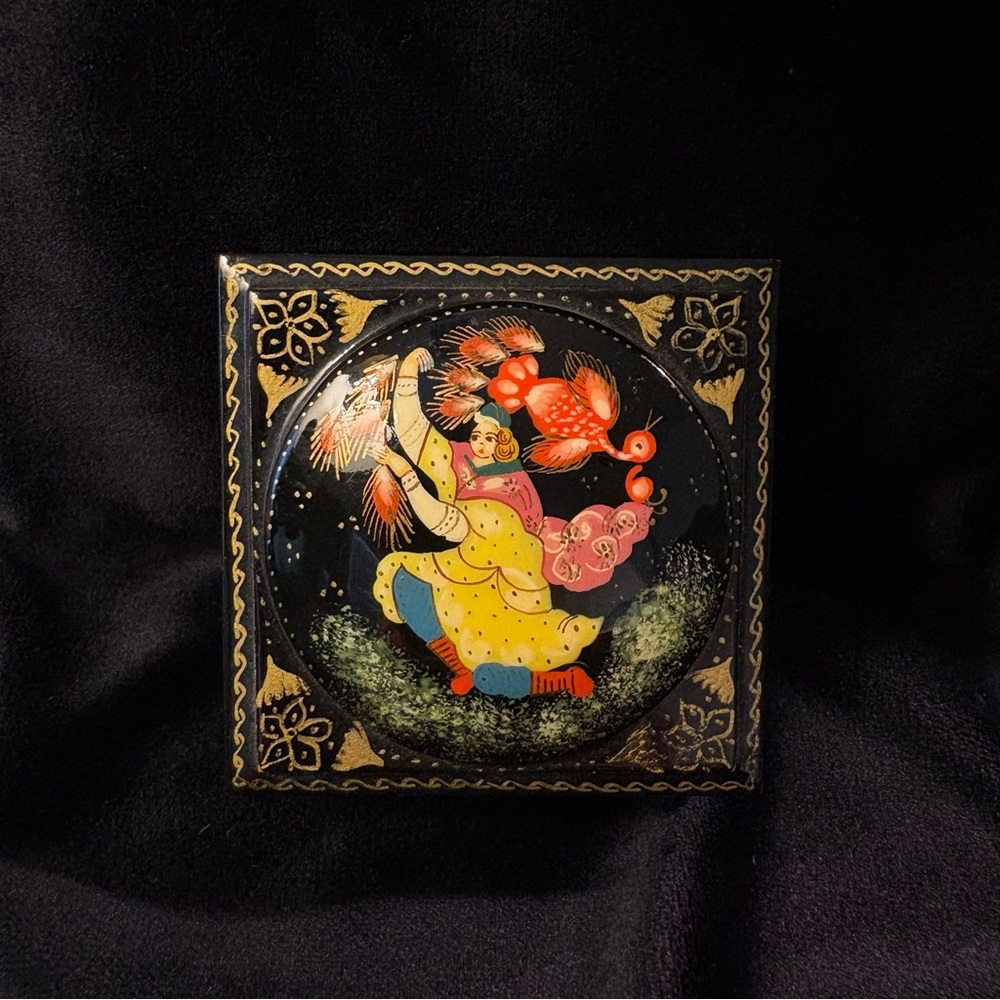 Vintage Laquer Trinket Box with Hinged Lid, Signed